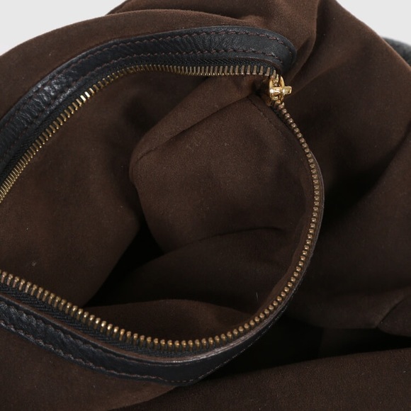 ✨LIKE NEW✨ black leather Louis Vuitton mahina XL - Picture 6 of 14